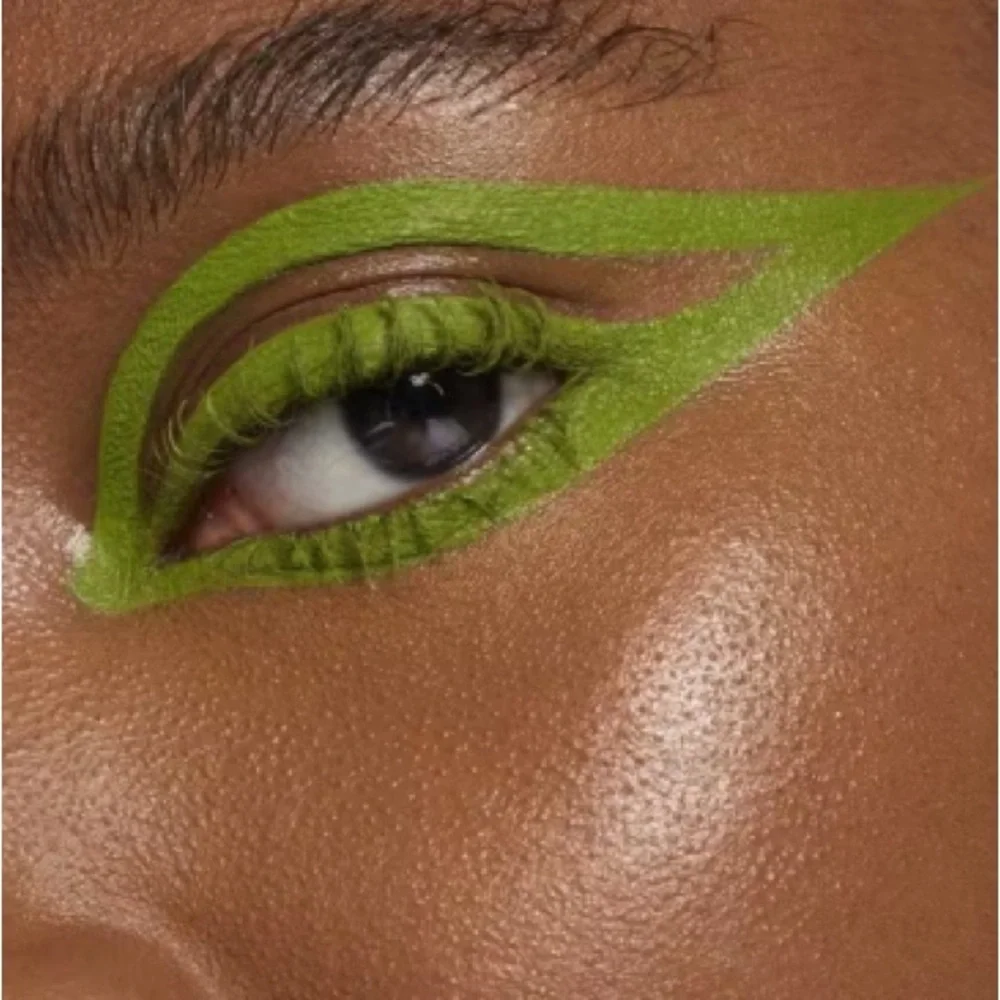 💎 about-face Vertigo Flowers Matte Fluid Eye Paint